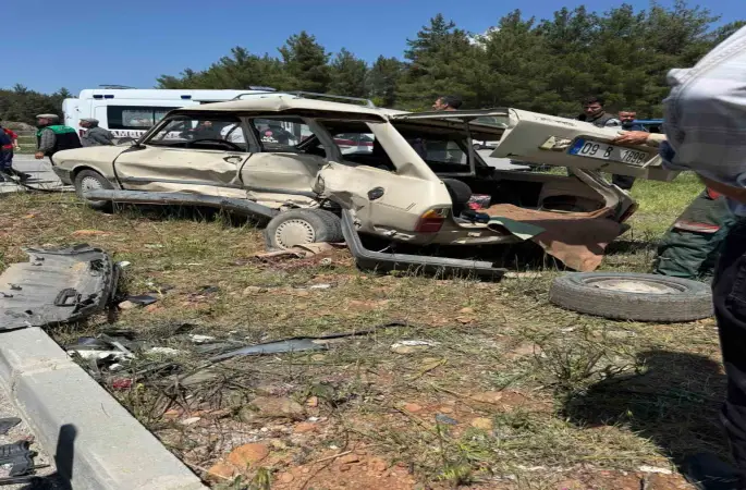 Muğla-Denizli yolunda feci kaza: 1 ölü, 1 yaralı
