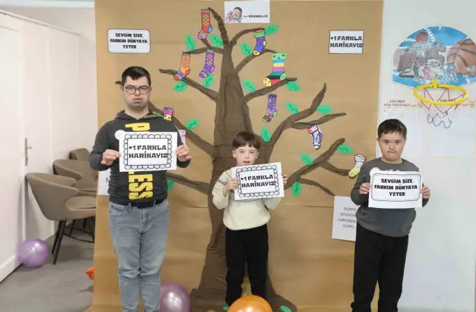 Muğla’da çoraplar farkındalık için boyandı
