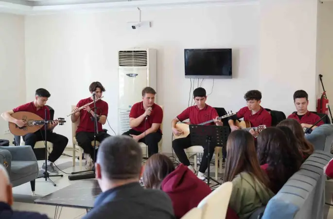 Muğla’da liseli gençlerden huzurevi sakinlerine müzik ziyafeti
