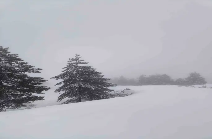 Muğla’da Nisan sürprizi Göktepe dağı beyaza büründü
