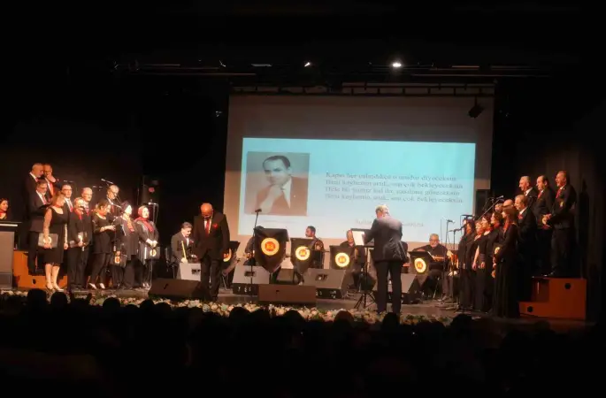 Muhayyerkürdi şarkılarla mest ettiler
