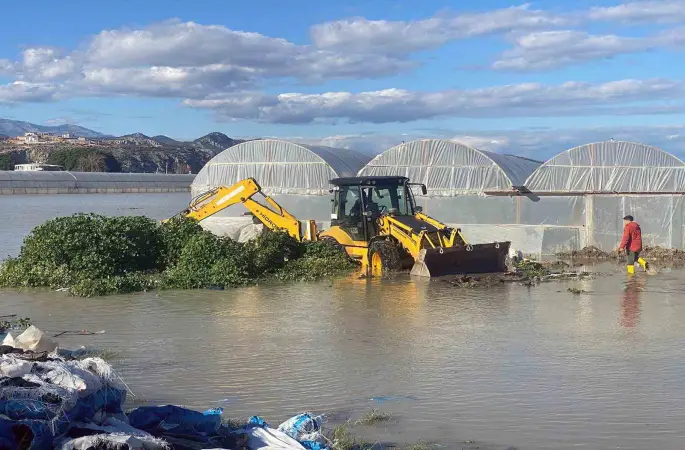 MUSKİ, Muğla genelinde etkili olan yoğun yağışlara anında müdahale ediyor
