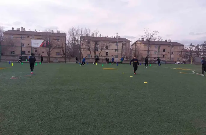 Muş’ta futbol antrenmanları sürüyor
