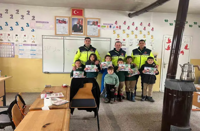 Muş’ta jandarmadan çocuklara trafik eğitimi
