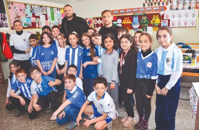 Mustafa Yumlu ve  Sefa Akgün çocukların çağrısını cevapsız bırakmadı
