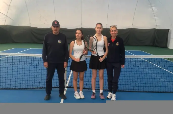 Namağlup lider oldu
