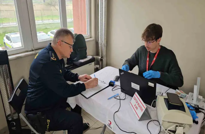 Nazilli’de Emniyet Teşkilatı’ndan Kızılay’a kan desteği
