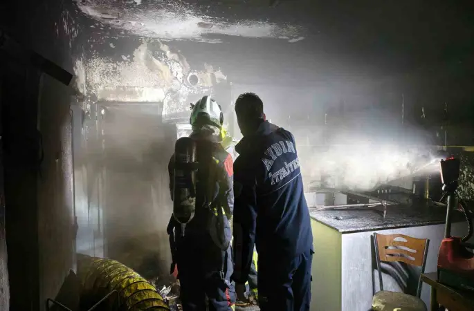 Nazilli’de yanan ev kullanılamaz hale geldi