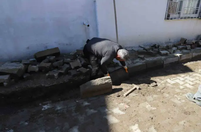 Nazilli’de yol bakım ve onarım çalışmaları sürüyor
