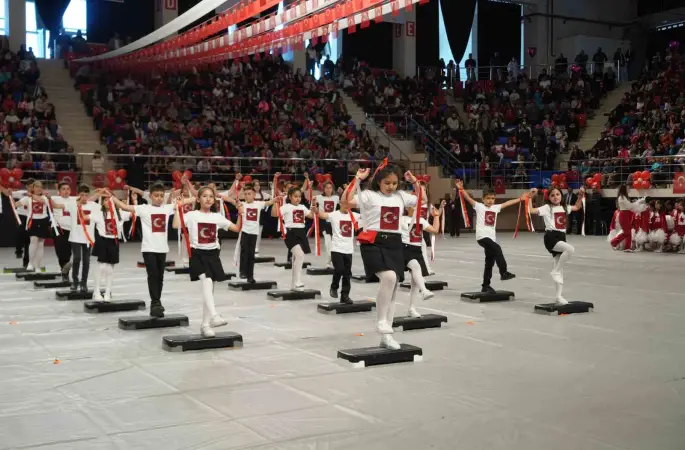 Niğde’de 23 Nisan Coşkusu tören ve gösterilerle kutlandı
