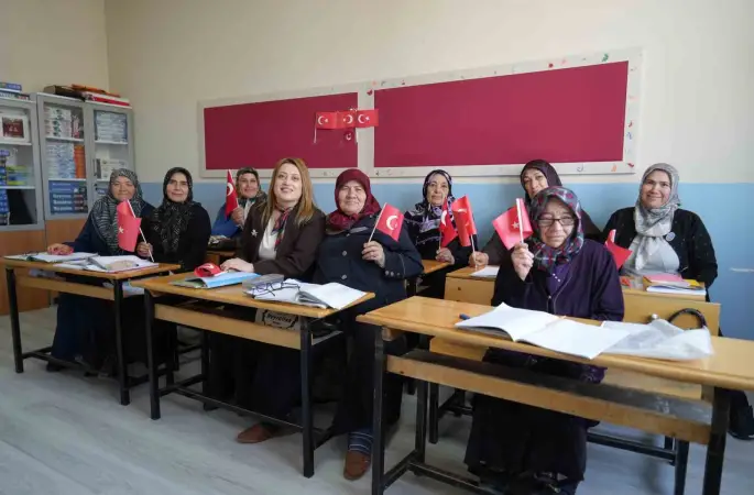 Niğde’de eğitimden uzak kalan kadınlar sıralara geri döndü
