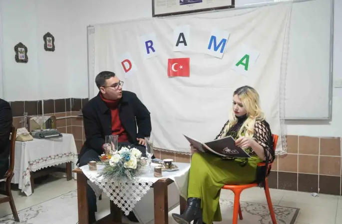 Niğde’deki drama kursu, katılımcılarına özgüven kazandırıyor
