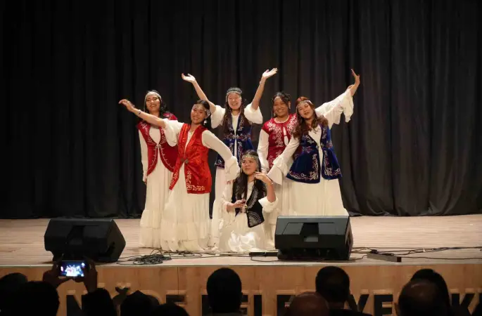 Niğde’deki Nevruz etkinliklerinde Türk dünyası ezgileri sahnelendi
