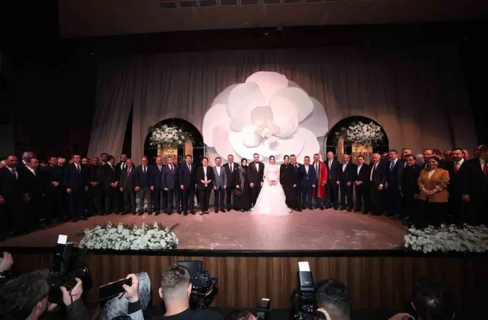 Nikah töreni siyaset camiasını bir araya getirdi
