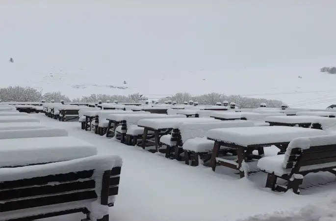 Nisan sonunda Uludağ’da kış geri döndü
