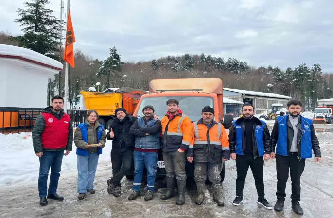 Öğrencilerden karayolları çalışanlarına anlamlı ziyaret
