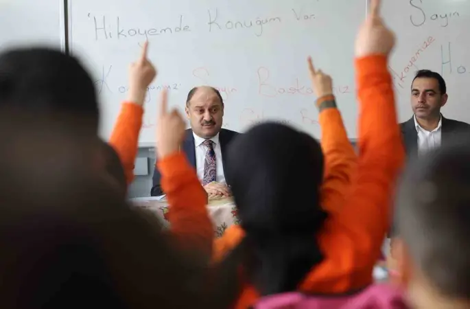 Öğrencilere kendi hikayesini anlattı
