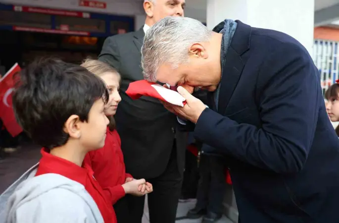 Öğrencilerin bayrak sevgisi dikkat çekti
