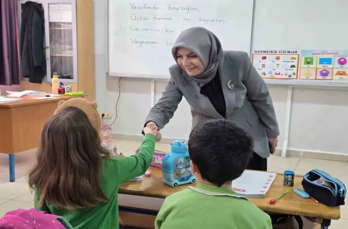 Öğrencilerle bayrak temalı derste buluştu
