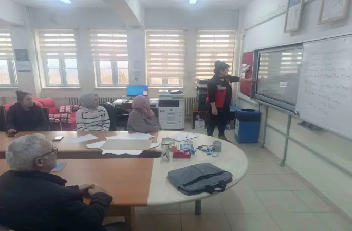 Okul kantinleri çalışanlarına özel hijyen eğitimi verildi
