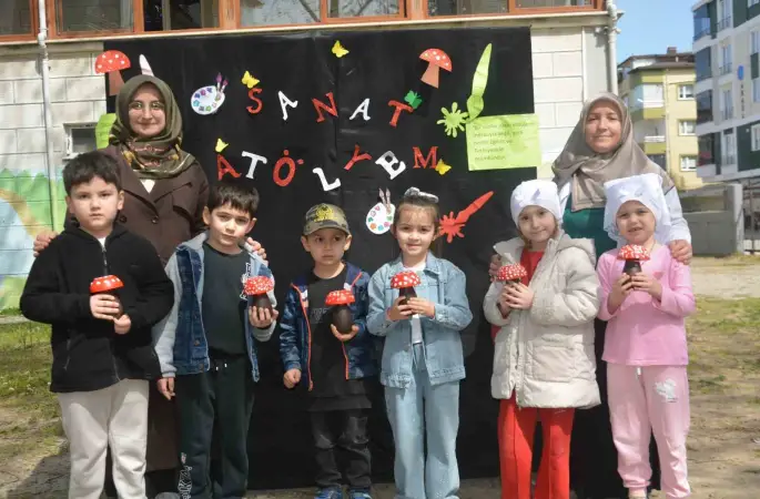 Ordu’da minik eller boyama ve ebru sanatıyla buluştu
