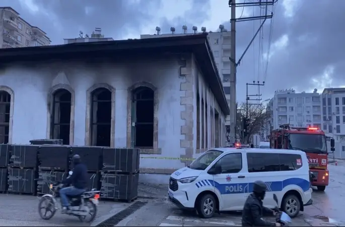 Osmaniye’de restorasyonu yapılan asırlık okulda çıkan yangın söndürüldü
