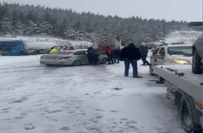 Osmaniye’de yoğun kar yağışı zincirleme kazaya neden oldu
