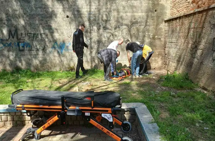 Ot toplamak istedi, 5 metreden aşağı düştü
