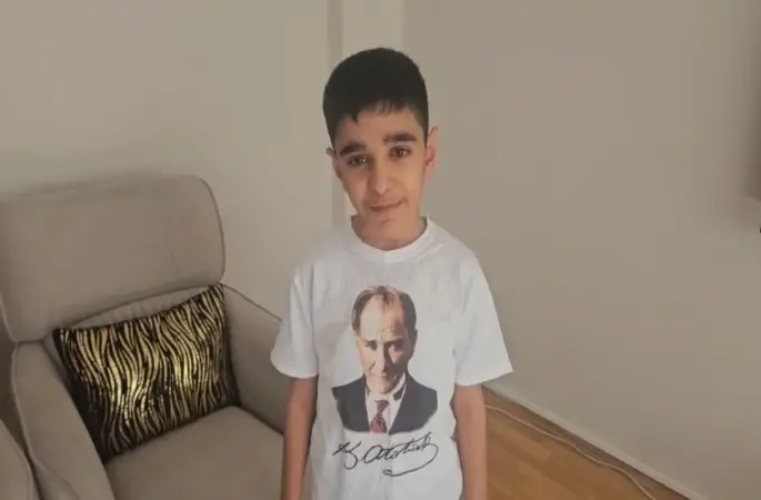 Otizmli Ali İsmail, İstiklal Marşı’nın 10 kıtasını ezbere okudu
