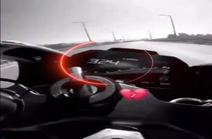 Otobanda 324 Km hıza ulaşan motosikletli ölüme meydan okudu
