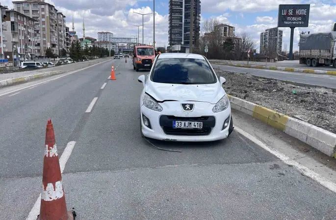 Otomobil çarpan kız çocuğu ağır yaralandı
