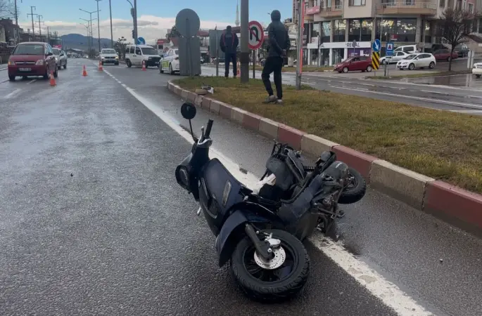 Otomobil ile motosiklet çarpıştı: 2 ağır yaralı
