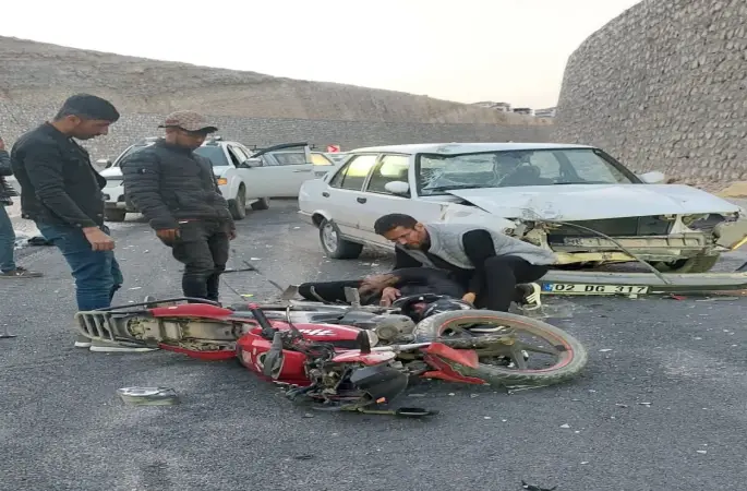 Otomobil ile motosiklet kafa kafaya çarpıştı: 1 yaralı
