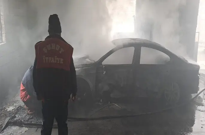 Otomobil yangını paniğe neden oldu
