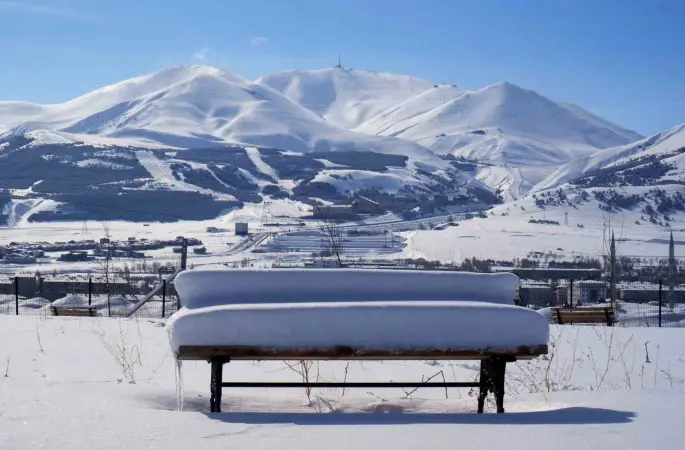 Palandöken’da kar kalınlığı 2 metreyi aştı
