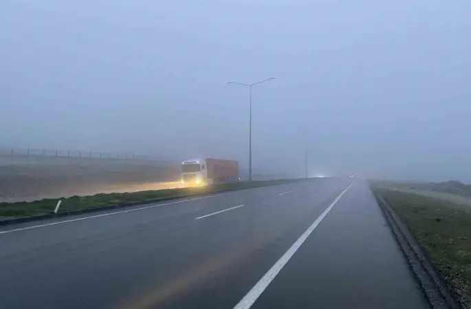 Pamuk geçidinde yoğun sis ve sağanak etkili oldu

