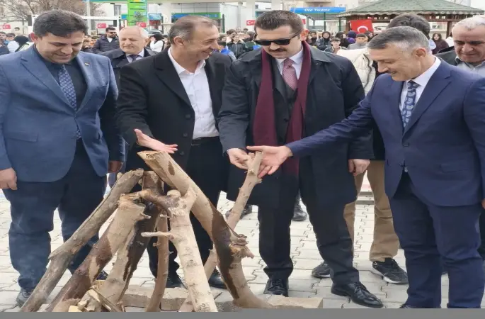 Patnos’ta baharın coşkusu: Nevruz ateşi birlik için yandı
