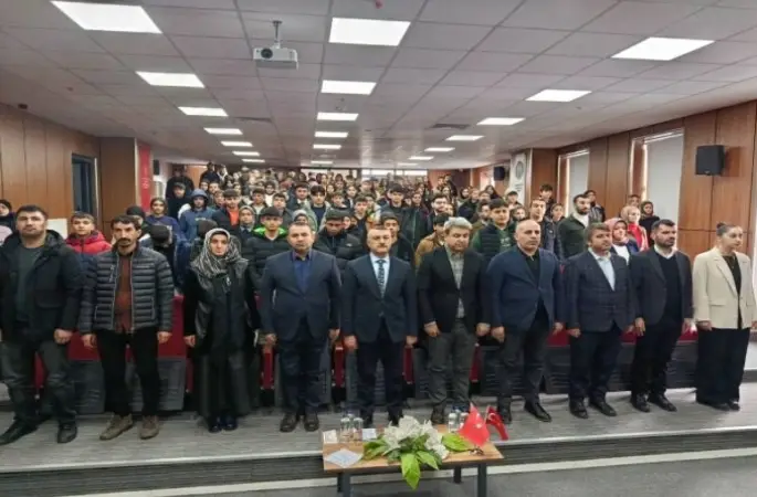 Patnos’taki eğitim kurumlarında 6 Şubat depremleri anıldı
