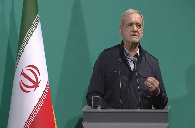 Pezeşkiyan: "Dünya güçleri bizi boyun eğmeye zorlamak istiyor"
