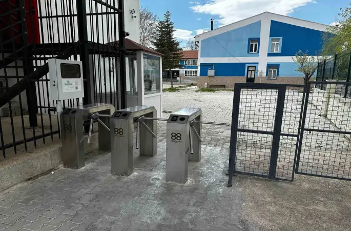 Pilot okulda uygulanan turnike sistemiyle şiddet ve devamsızlık tarihe karıştı
