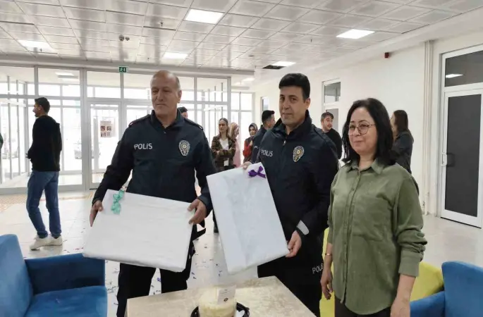 Polisleri "olay var" diyerek çağırdılar, pasta sürprizi yaptılar
