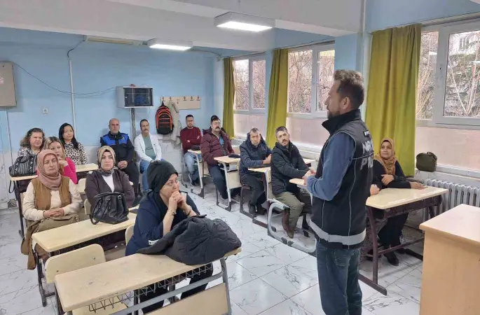 Polisten lise öğrencilerine yönelik denetim
