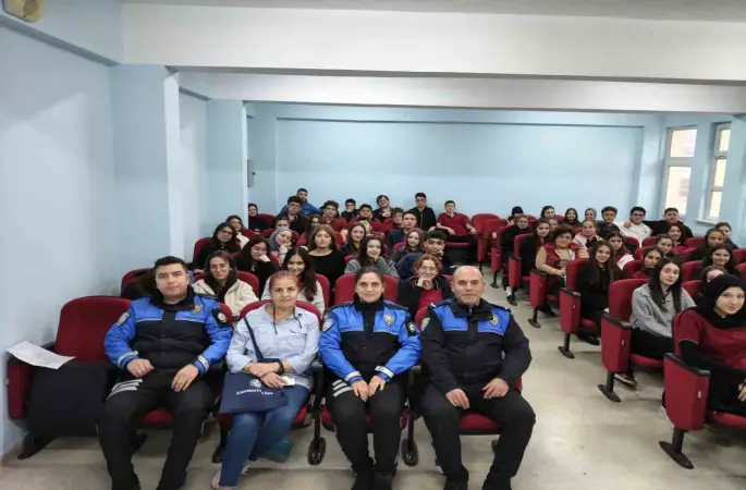 Polisten lise öğrencilerine yönelik eğitim
