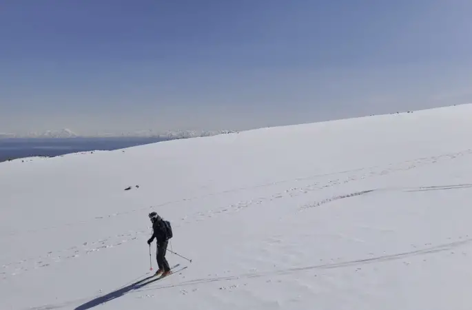 Polonyalı dağcılar Süphan Dağı’ndan kayakla indi
