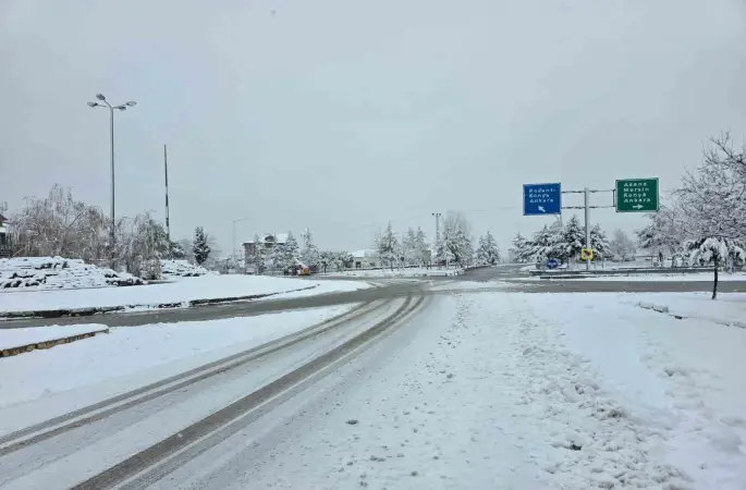 Pozantı’da kar yağışı etkili oldu
