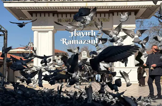 Ramazan ayının ilk cumasında Hacı Bayram Veli Camii doldu taştı
