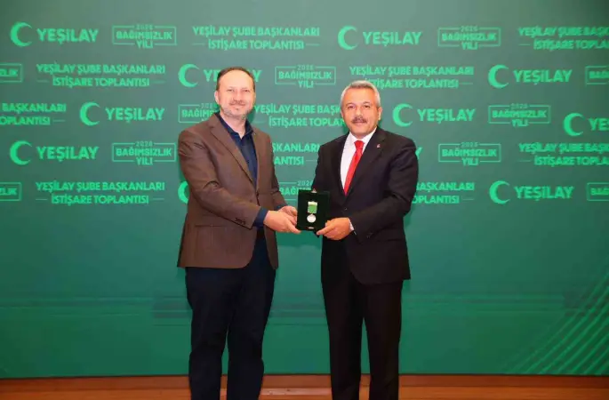 Rize Valisi Baydaş’a Yeşilay’dan ’Bağımsızlık Neferleri Üstün Hizmet Madalyası’
