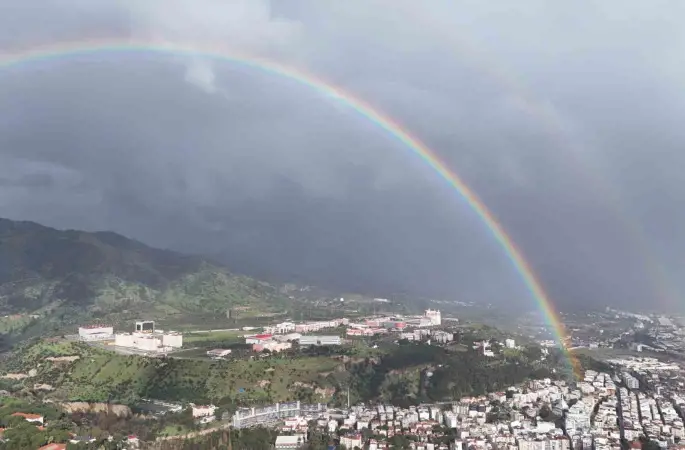 Sağanak sonrası gökkuşağı Aydın’ı sardı
