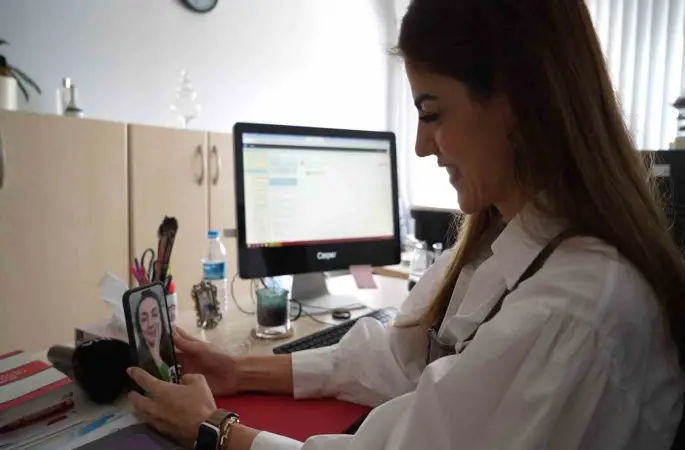 Sağlık çalışanları bu kez hayat kurtarmak için sevdiklerini aradı
