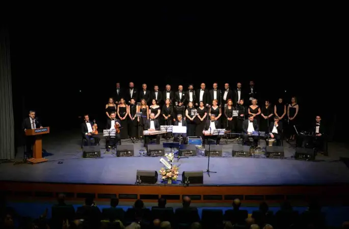 Sağlık çalışanlarından Bursalı sanatseverlere unutulmaz konser
